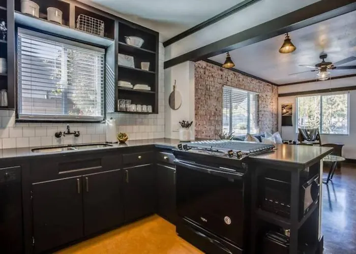 Woodward Place To Be Holiday home